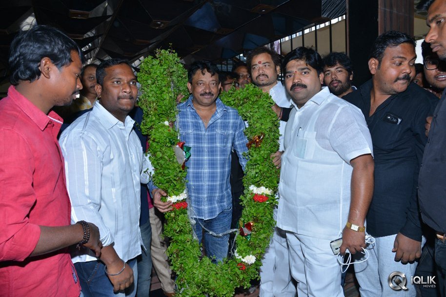 Vangaveeti-Team-at-Devi-Theater